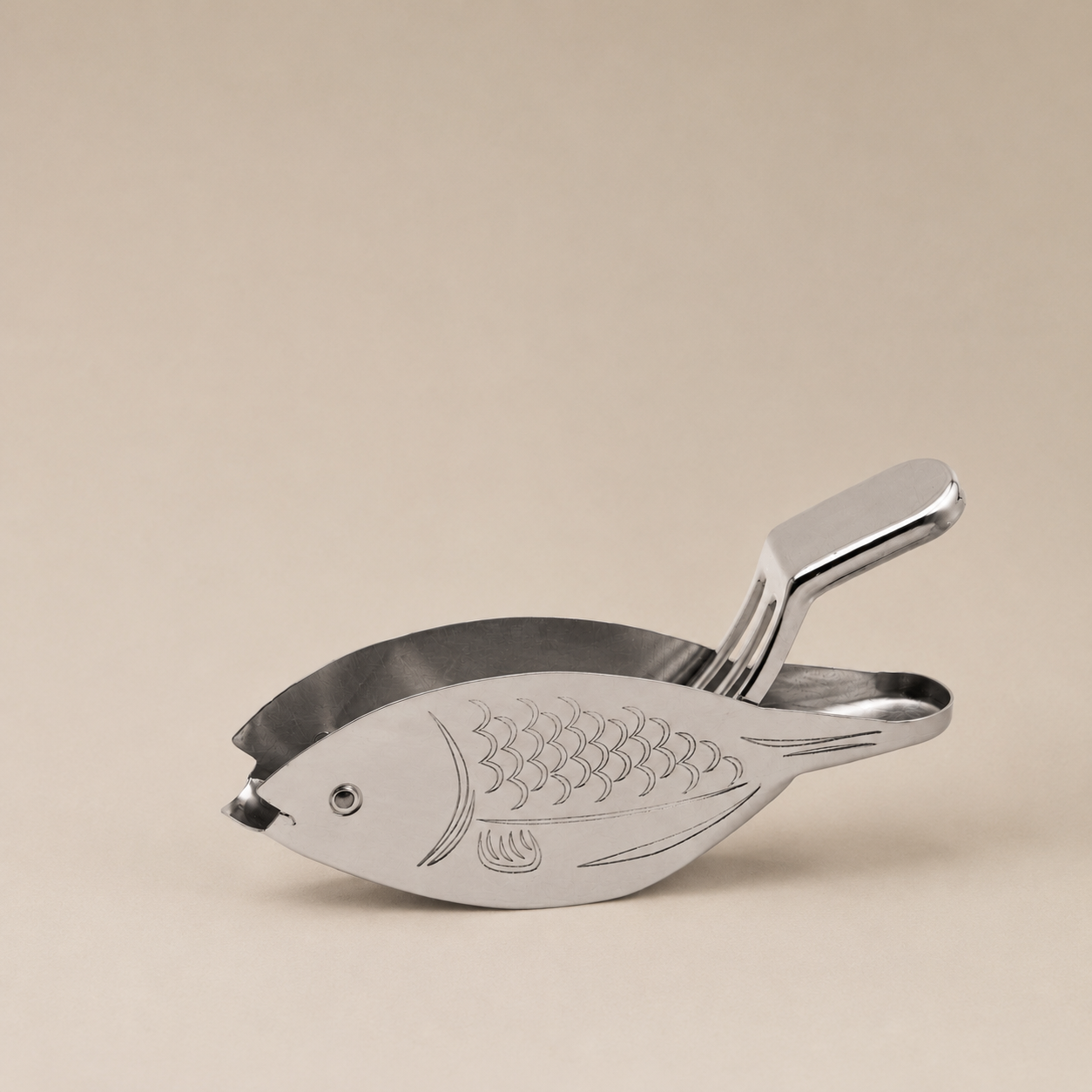 Lemon Squeezer Wedge | Fish
